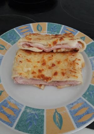 Foto principal de Crepes relleno de jamón York y queso