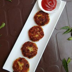 A picture of Rice kebabs.
