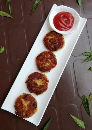 A picture of Rice kebabs.