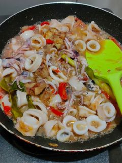 Foto resep Tumis sotong by mama kenzie.ibe