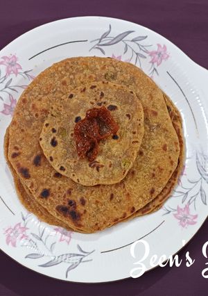 A picture of Turnip and Green Peas Parathas.