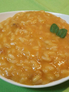 Una foto de Risotto de zanahorias y maíz tostado