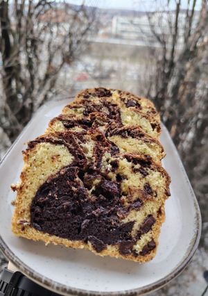 Kétszínű piskóta csokidarabkával recept fotója