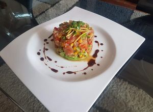 Una foto de Tártaro de Atún con salsa agridulce