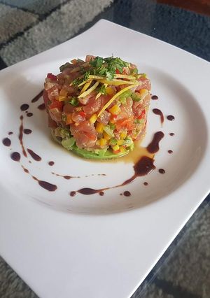 Una foto de Tártaro de Atún con salsa agridulce