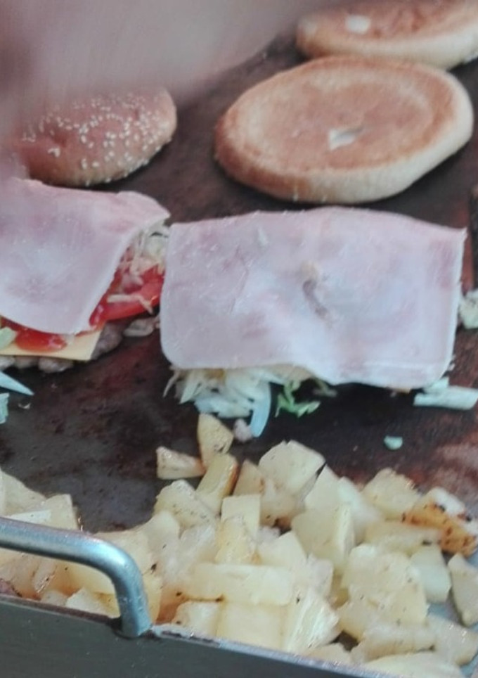 Una foto de Hamburguesas hawaianas a la plancha