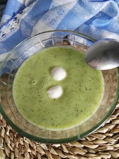 Una foto de Crema de calabacín y Mozzarella