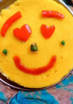 सूजी केक स्माइली (Suji cake emoji recipe in Hindi) रेसिपी मुख्य फोटो