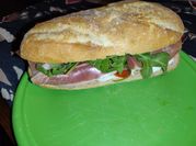 Una foto de bocadillo ternera