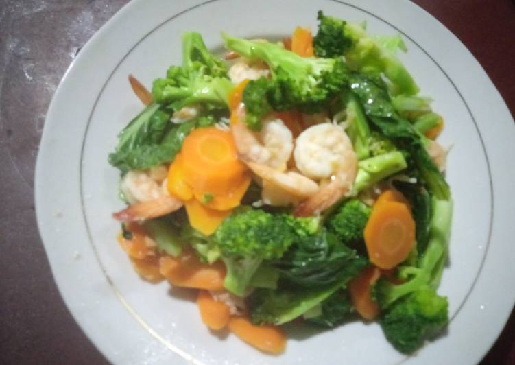 Cara Gampang Membuat Tumis Brokoli Udang yang Lezat
