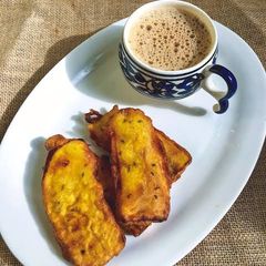 A picture of Raw banana fritters.