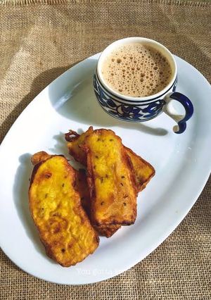 A picture of Raw banana fritters.
