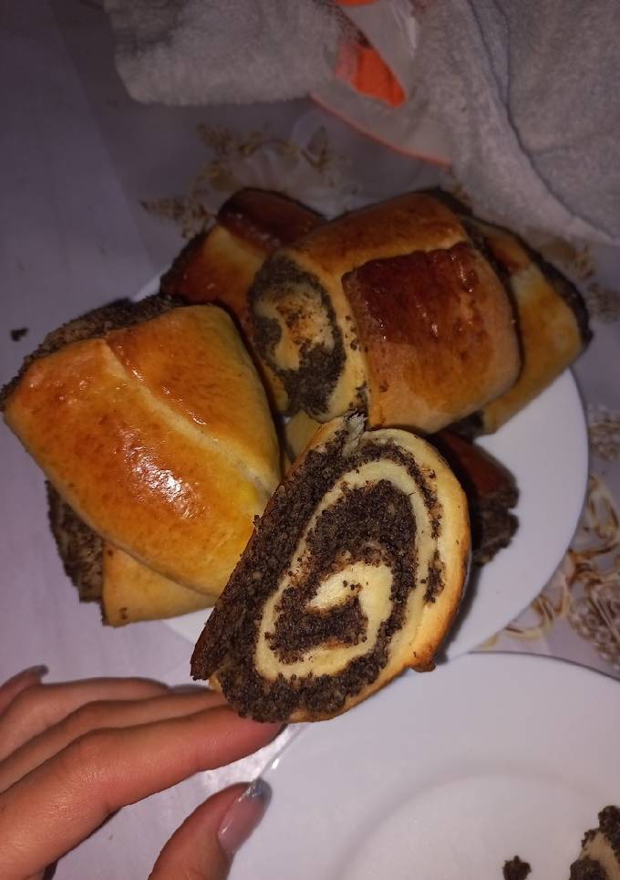 Булочки с маковой начинкой