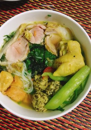 Hình của món Bún chân giò mọc.
