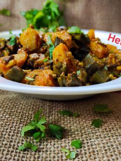 आलू भिंडी की सब्जी (aloo bhindi ki sabzi recipe in Hindi) रेसिपी मुख्य फोटो