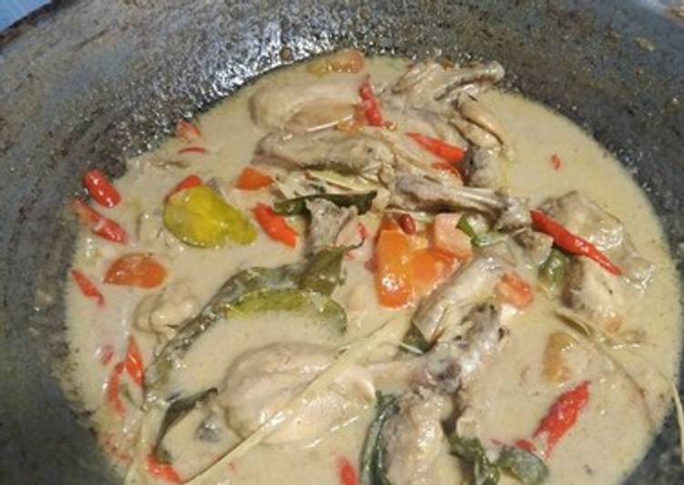 Easiest Way to Make Award-winning Opor Ayam from Padang (Chicken Braised in Coconut Milk)😍🍉🍌🍜