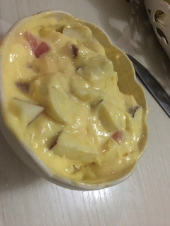 A picture of Creamy mango fruit salad.