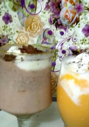 चॉकलेट और मैंगो शेक आइसक्रीम के साथ (Chocolate aur mango shake icecream ke saath recipe in Hindi) रेसिपी मुख्य फोटो
