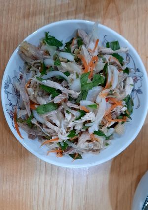 Hình của món Nộm gà xé.