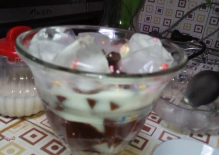 Es puding sederhana
