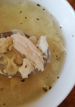 Una foto de Consomé de pollo