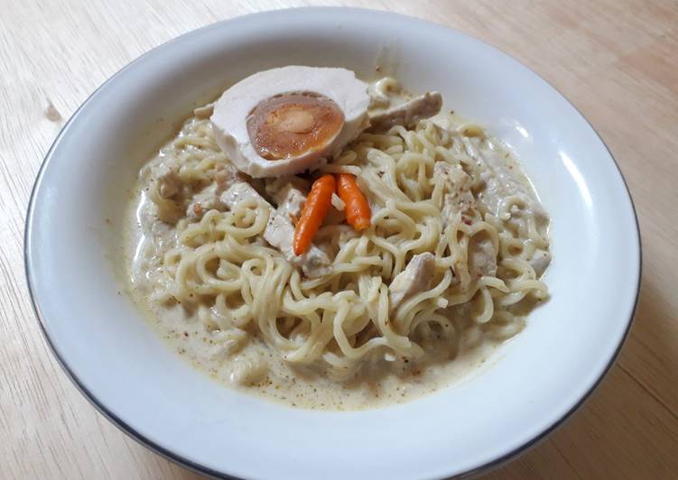Indomie Kari Kuah Santan