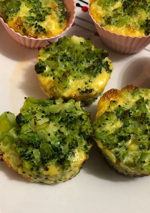 Una foto de Muffins de brócoli