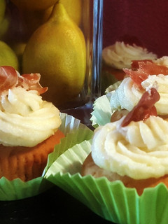 Una foto de Cupcakes de jamón serrano con cobertura de puré de patata
