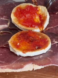 Foto principal de Tostada de cecina con queso de cabra