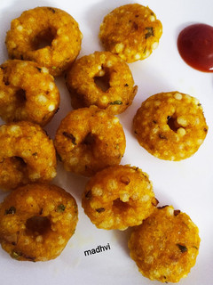 क्रिस्पी साबूदाना वड़ा (Crispy sabudana vada recipe in Hindi) रेसिपी मुख्य फोटो
