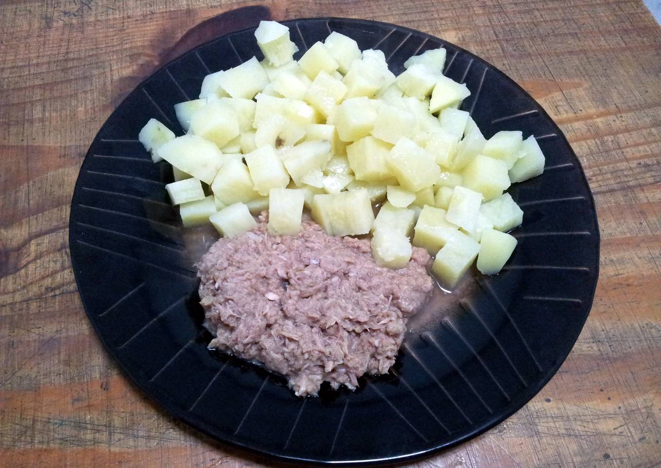 Tuna with potatoes and cream