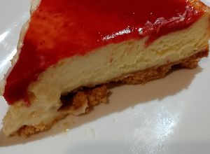 Foto di Cheesecake alle fragole con glassa a specchio