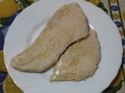 Una foto di scaloppine al vino