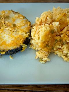 Una foto de Arroz con vieiras y merluza