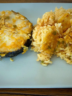 Una foto de Arroz con vieiras y merluza