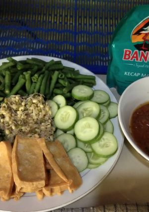 Foto resep Sayur Lalapan + Sambel pecel Sederhana dan mudah