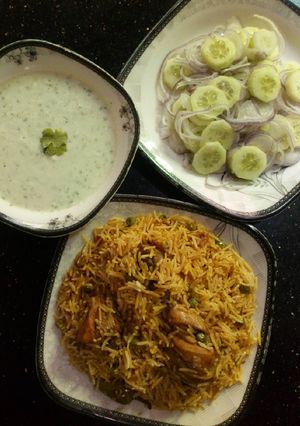 A picture of Chicken mtr pulao.