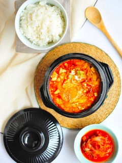 韓式嫩豆腐鍋 순두부찌개 的食譜成品照片