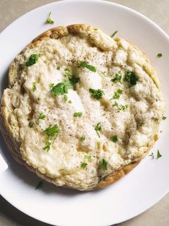 फ्लफी ऑम्लेट (omelette recipe in marathi) रेसिपी चे मुख्य फोटो