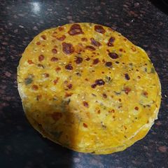 A picture of Thepla with kasoori methi.