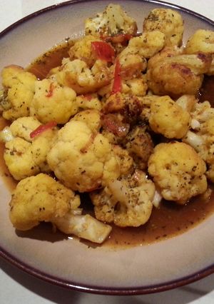 A picture of Cauliflower glazed with lemon and Honey.