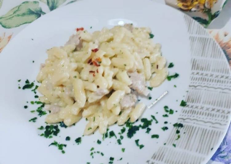 Cavatelli al pesto di cavolfiore e salsiccia