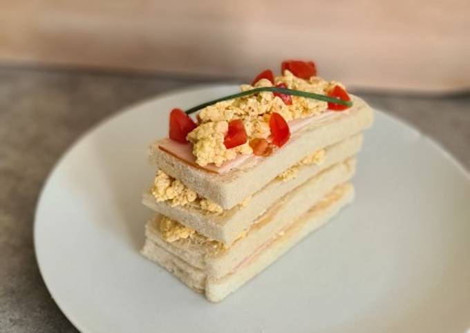 Mille feuilles d'oeufs brouillés 🥪