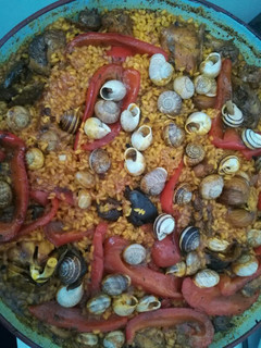 Una foto de Arroz conejo de monte y caracoles