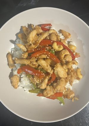 Una foto de Pollo con anacardos y miel