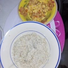 Oats meal with egg sauce A picture of Oats meal with egg sauce.