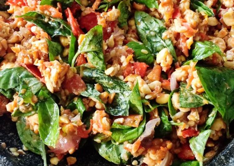 Cara mudah Menyiapkan Tempe Penyet Kemangi, Menggugah Selera