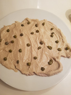 Una foto de Vitello tonnato