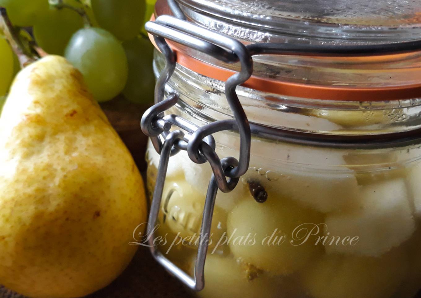 Step-by-Step Guide to Prepare Speedy Conserve de salade de fruits poire et raisin