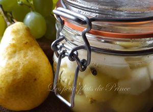 Une photo de Conserve de salade de fruits poire et raisin